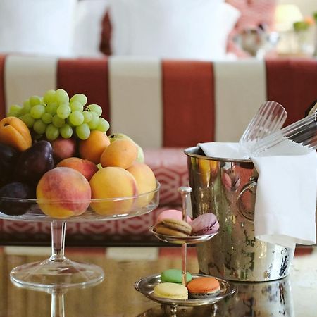 瑞莱沙托斯思提吉莱堡酒店 维尔纽斯 外观 照片 Fruit and cheese plate