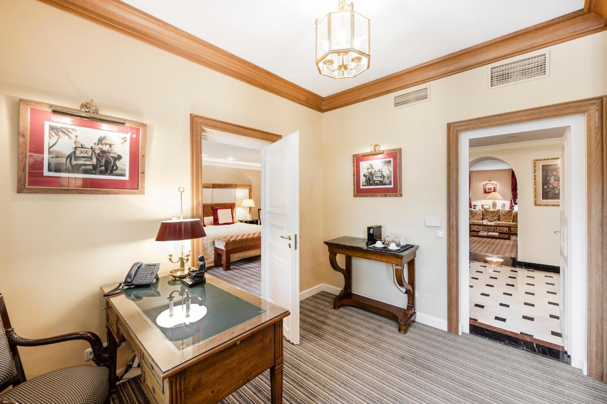 瑞莱沙托斯思提吉莱堡酒店 维尔纽斯 外观 照片 A suite at the hotel