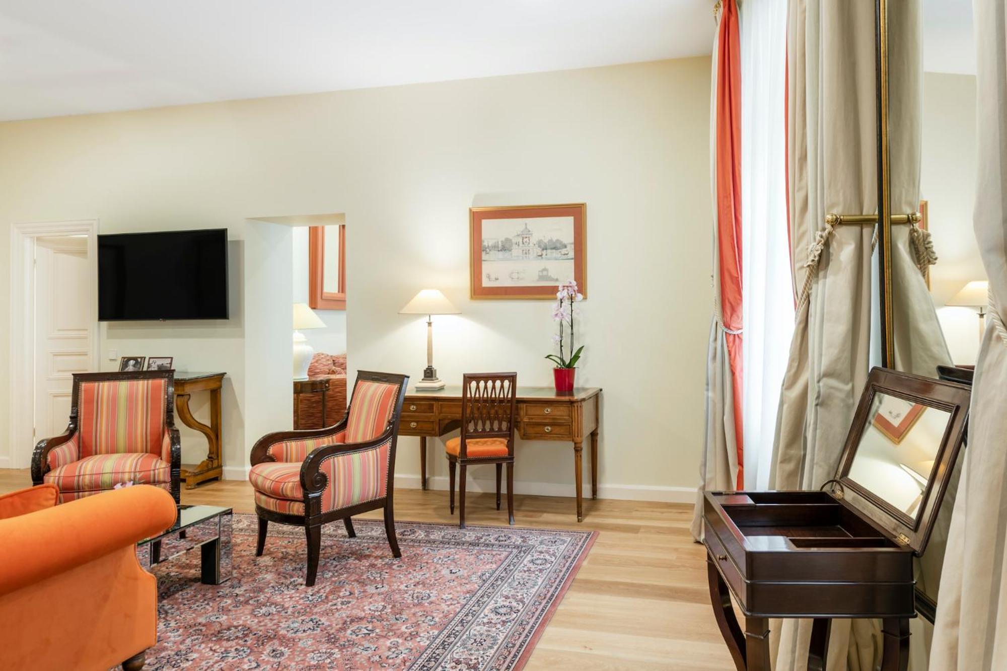 瑞莱沙托斯思提吉莱堡酒店 维尔纽斯 外观 照片 A suite at the Hotel de Crillon