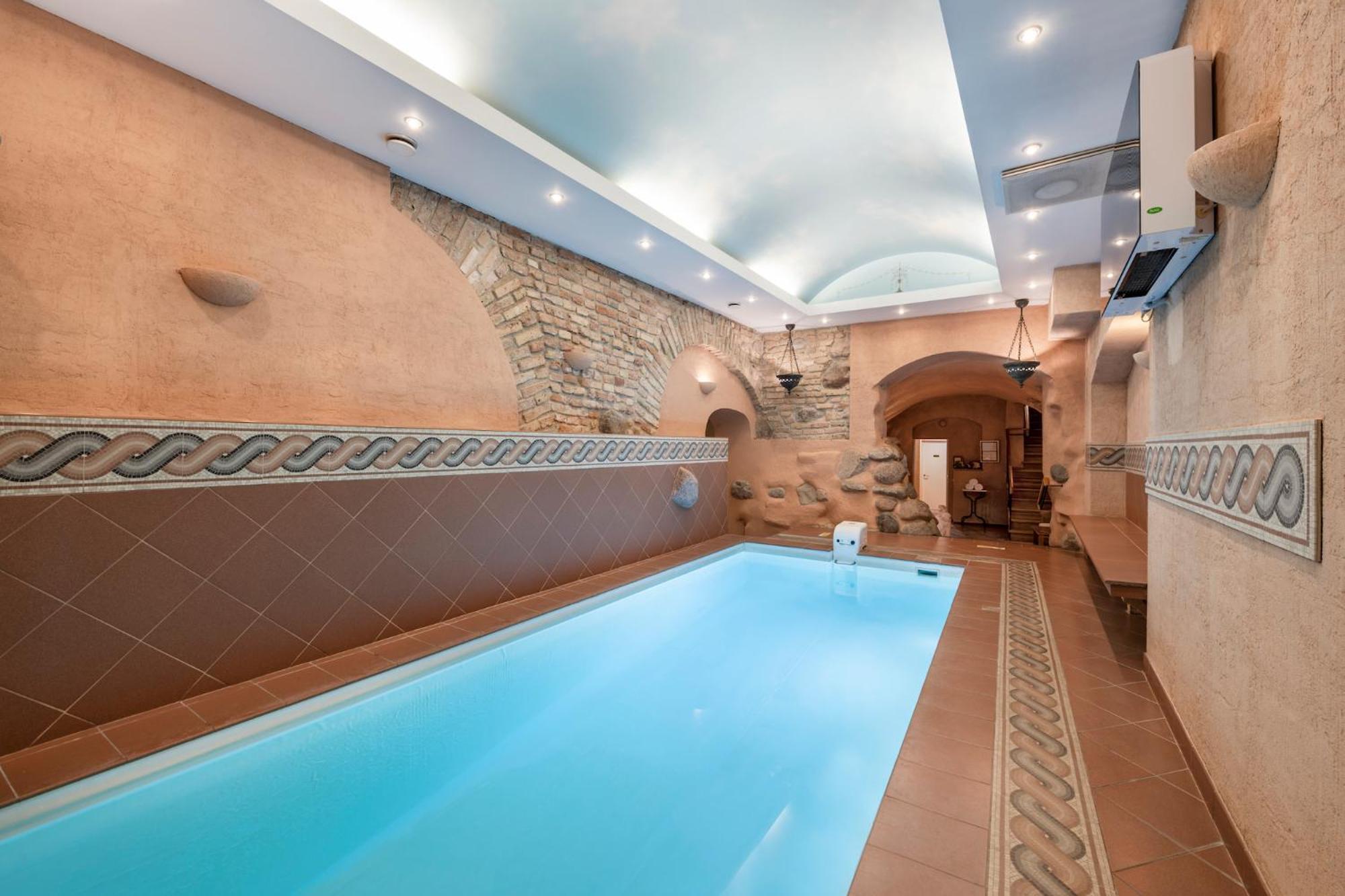 瑞莱沙托斯思提吉莱堡酒店 维尔纽斯 外观 照片 The swimming pool