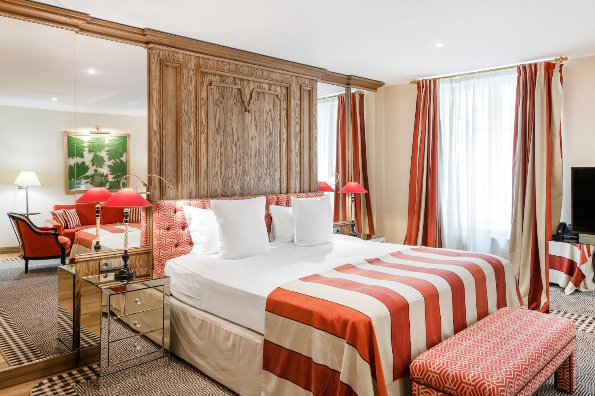 瑞莱沙托斯思提吉莱堡酒店 维尔纽斯 客房 照片 A suite at the Mandarin Oriental, Paris
