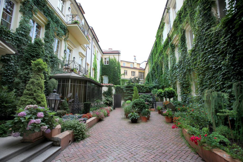 瑞莱沙托斯思提吉莱堡酒店 维尔纽斯 外观 照片 The courtyard of the hotel