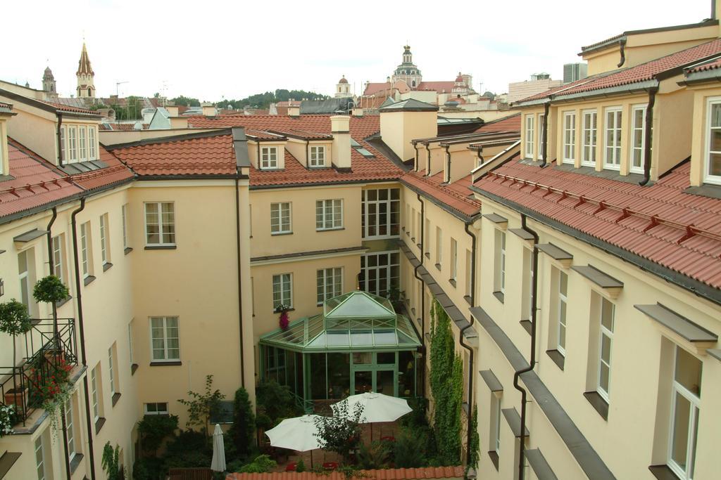 瑞莱沙托斯思提吉莱堡酒店 维尔纽斯 外观 照片 The courtyard of the hotel