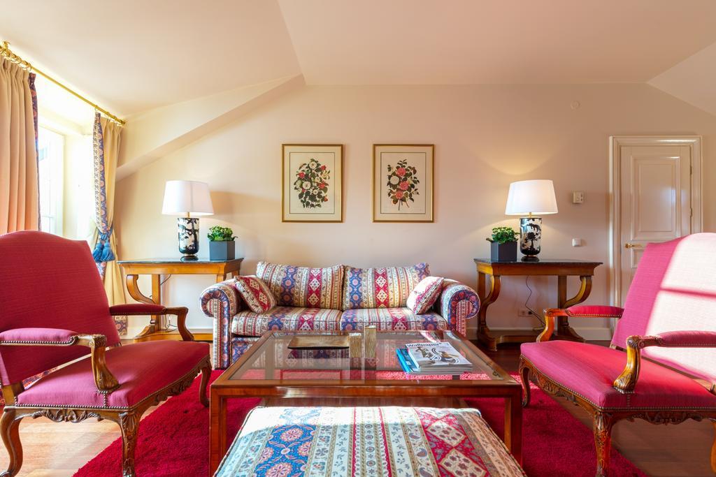 瑞莱沙托斯思提吉莱堡酒店 维尔纽斯 外观 照片 A suite at the Hotel de Crillon