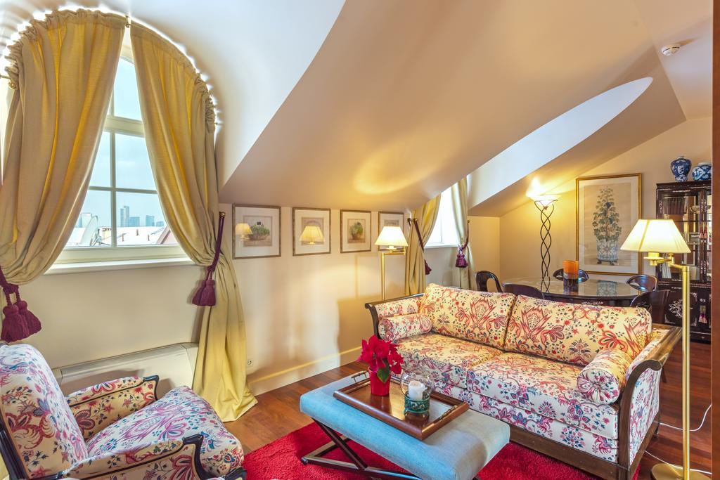 瑞莱沙托斯思提吉莱堡酒店 维尔纽斯 外观 照片 A suite at the Hotel de Crillon
