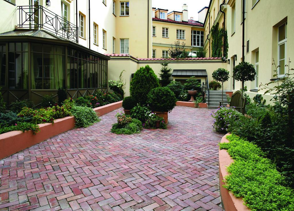 瑞莱沙托斯思提吉莱堡酒店 维尔纽斯 外观 照片 The courtyard of the hotel